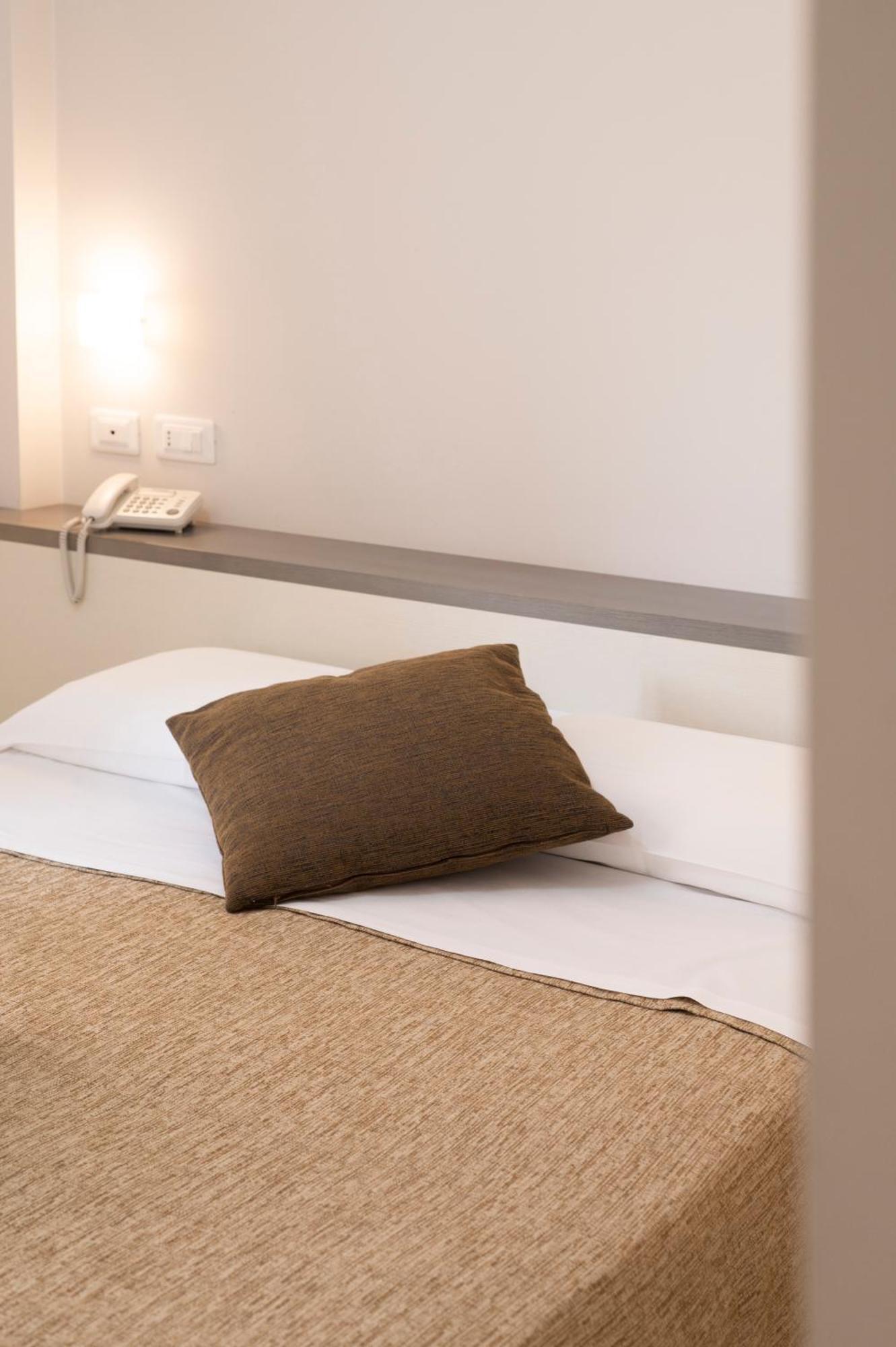 Echotel Hotel
