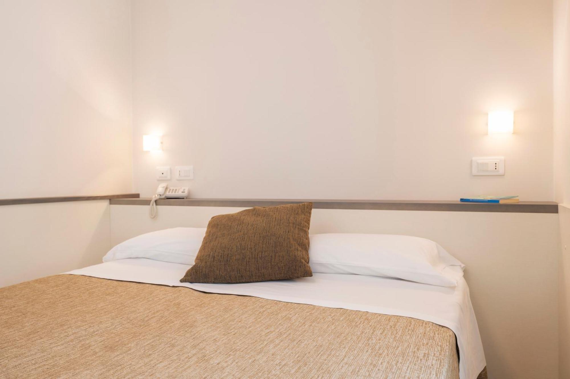 Echotel Hotel
